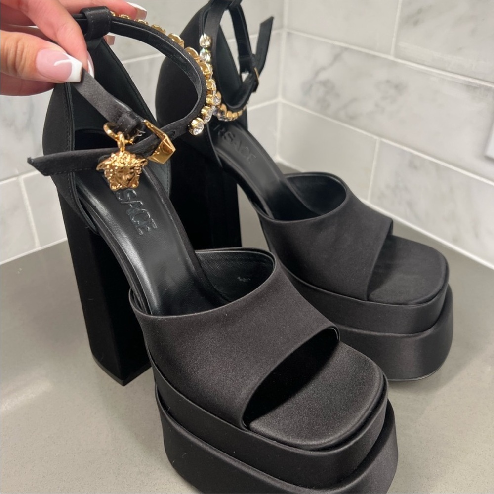 Versace Aevitas platform heels - Picture 4 of 15